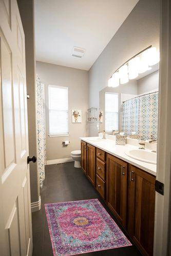 nuLOOM Verona Vintage Persian Accent Rug, 2x3, Pink in Wooden and Grey Bathroom