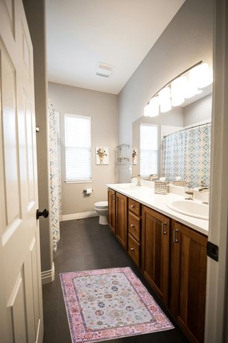 GLN Rugs Machine Washable Area Rug, Rugs for Living Room, Rugs for Bedroom, Bathroom Rug, Kitchen Rug, Printed Vintage Rug, Home Decor Traditional Carpet (2' x 3') in Wooden and Grey Bathroom