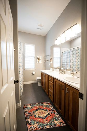 SAFAVIEH Heritage Collection Accent Rug - 2' x 3', Red & Navy, Handmade Traditional Oriental Wool, Ideal for High Traffic Areas in Entryway, Living Room, Bedroom (HG920Q) in Wooden and Grey Bathroom