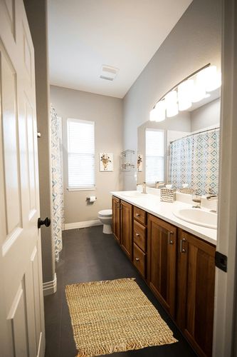 Unique Loom Chunky Jute Collection Solid, Transitional, Bohemian Area Rug (2' 0 x 3' 0 Rectangular, Tan/ Natural) in Wooden and Grey Bathroom