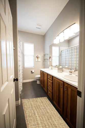 Natural Contemporary Reversible Living Room Area Rug in Wooden and Grey Bathroom