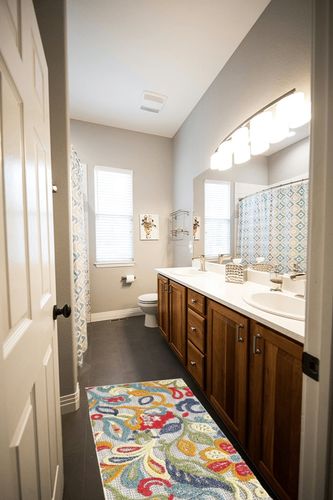 New Home Speak Mid-Century Floral Indoor/Outdoor Area Rug - Multi 2'2" x 4' in Wooden and Grey Bathroom