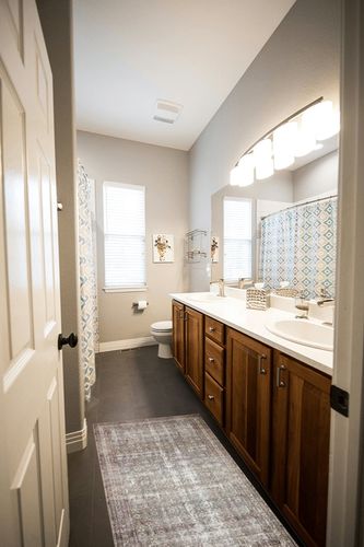 Loloi Amber Lewis x Georgie Moss/Bark 2'-3" x 3'-9" Accent Rug in Wooden and Grey Bathroom