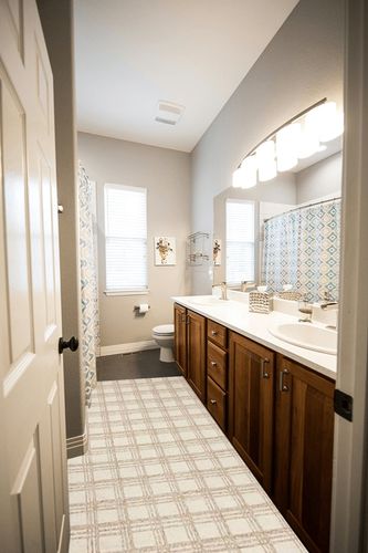 Loloi Chris Loves Julia x Polly Cream/Sand 2'-6" x 7'-6" Runner Rug in Wooden and Grey Bathroom