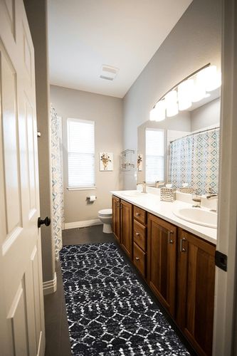 Moroccan Hype Boho Vintage Diamond Indoor Area-Rug in Wooden and Grey Bathroom