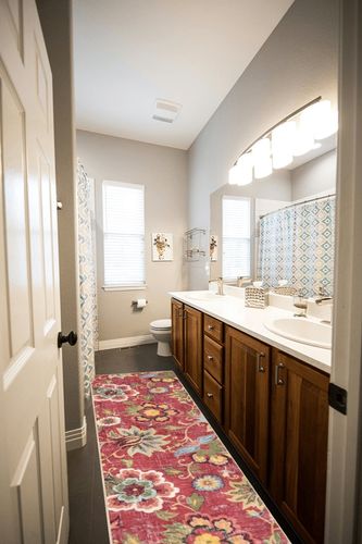 Beeiva Floral Washable Kitchen Runner Rugs, 2x8 Red Modern Hallway Runner Rugs with Rubber Backing, Kitchen Runner Rugs Non Skid Washable Runner Rug Long Rug for Bathoom Entryway in Wooden and Grey Bathroom