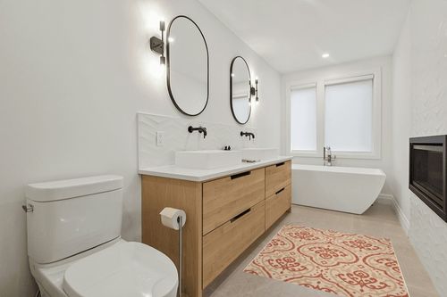 Safavieh Martha Stewart MSR4114-23112 4'0" x 5'7" Beige / Terracotta Area Rug in Scandinavian Neutral bathroom