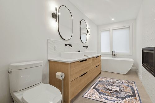 L'Baiet Lara Blue Oriental 4 ft. x 6 ft. Area Rug in Scandinavian Neutral bathroom