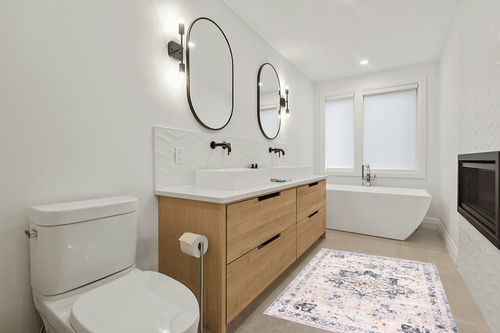 L'Baiet Sophia Grey Oriental 4 ft. x 6 ft. Area Rug in Scandinavian Neutral bathroom