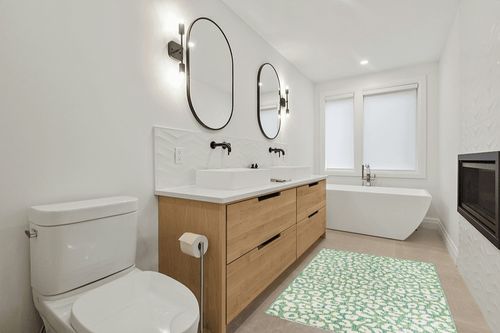 Unique Loom Outdoor Safari Collection Area Rug - Leopard (4' 1" x 6' 1" Rectangle, Green Blue/ Ivory) in Scandinavian Neutral bathroom