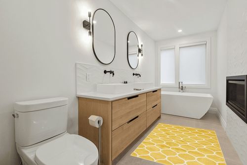 Unique Loom Trellis Frieze Collection Area Rug - Rounded (4' 1" x 6' 1", Yellow/ Ivory) in Scandinavian Neutral bathroom