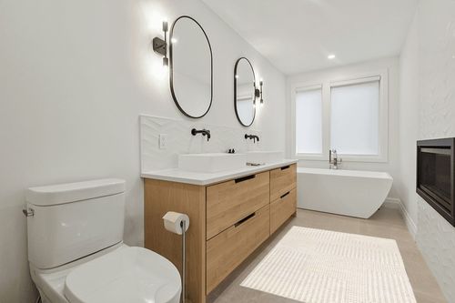 nuLOOM Dorene Contemporary High-Low Striped Wool Area Rug, 4x6, Ivory in Scandinavian Neutral bathroom