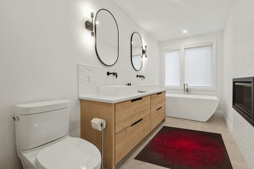 SAFAVIEH Soho Collection 3'6" x 5'6" Brown / Red SOH655T Handmade Premium Wool & Viscose Area Rug in Scandinavian Neutral bathroom