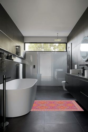 Dash & Albert Valencia Kilim Handwoven Indoor/Outdoor Rug, 3 X 5 Feet, Pink/Blue Geometric Pattern in Black Modern Bathroom