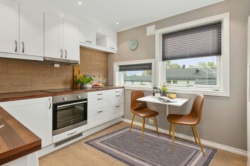 Unique Loom Outdoor Border Collection Area Rug - Soft Border (4' 1" x 6' 1" Rectangle, Black/ Ivory) in Wood and White Small Kitchen