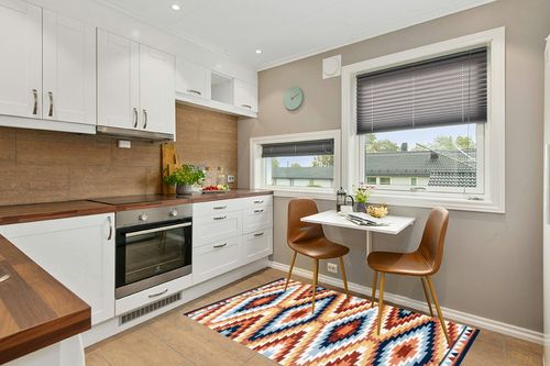 JONATHAN Y SWC101A-4 Konya Diamond Kilim Geometric Indoor Area Rug, Southwestern, Geometric, Bohemian, Bedroom, Kitchen, Living Room, Easy-Cleaning, Non-Shedding, 4 X 6, Yellow/Red/Blue in Wood and White Small Kitchen