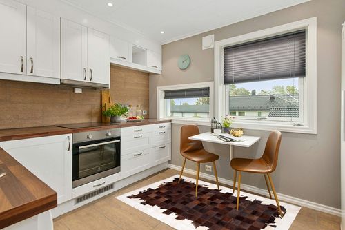 SAFAVIEH Studio Leather Collection 4' x 6' Ivory / Brown STL806A Handmade Mid-Century Modern Leather Area Rug in Wood and White Small Kitchen
