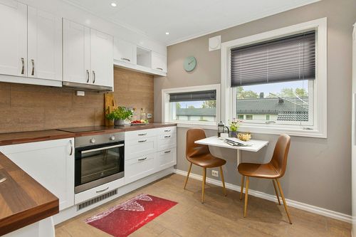 Christmas Rugs Fluffy Bath Rugs, Christmas Trees Snowflakes Red Bathroom Rug Kitchen Rug Soft Fuzzy Mat Carpet ShaggyShower Rug Water Absorbent in Wood and White Small Kitchen