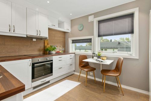 Hotel Style White Egyptian Cotton 24 inch x 60 inch Bath Runner in Wood and White Small Kitchen