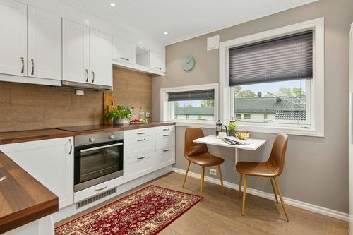 Unique Loom Sialk Hill Collection Area Rug - Washington (3' 3" x 5' 3" Rectangle Burgundy/Cream) in Wood and White Small Kitchen