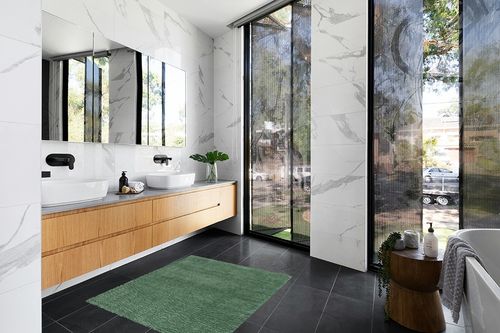 Safavieh August Shag Rug Collection AUG200Y - Green - 4' x 4' Square in Modern Black Tiled bathroom
