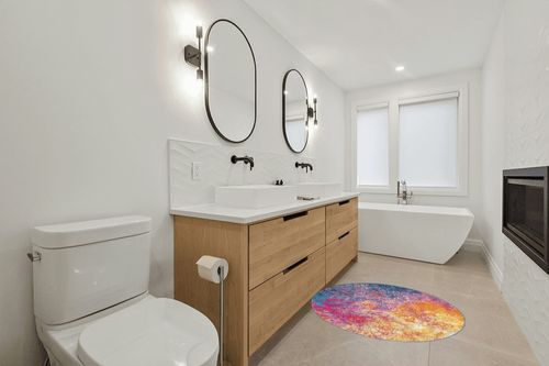 Round Modern Abstract Area Rug 4' in Scandinavian Neutral bathroom