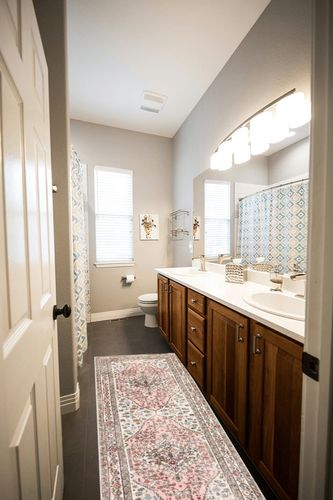 Beeiva Oriental Washable Hallway Runner Rug, 2x6 Vintage Floral Bathroom Kitchen Runner Rugs with Rubber Backing, Boho Pink Runner Rug for Hallways Bedroom Entryway Laundry Room in Wooden and Grey Bathroom