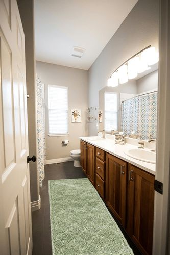 Unique Loom Trellis Shag Collection Plush Geometric Modern Moroccan Lattice Green Runner Rug in Wooden and Grey Bathroom
