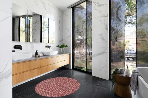 Unique Loom Outdoor Trellis Collection Area Rug - Tribal Trellis (4' 1" Round, Rust Red/ Ivory) in Modern Black Tiled bathroom