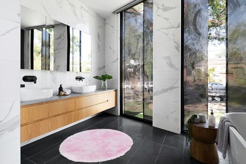 JOINPAYA White Fuzzy Rug Shaggy Rugs for Living Room Faux Fur Throw Rug Fluffy Doormat Decorative Hotel Floor Mat Supple Floor Cushion Round Fluffy Rug Entry Rugs for Inside House Hairy in Modern Black Tiled bathroom