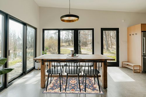 Safavieh Aspen Collection Area Rug - 5' Round, Blue & Rust, Handmade Boho Wool, Ideal for High Traffic Areas in Living Room, Bedroom (APN146M) in Scandinavian Dining Room with Rectangular Table