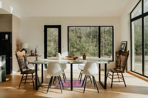 nuLOOM Verona Vintage Persian Accent Rug, 2x3, Pink in Modern Scandinavian Dining Room with Black Accents