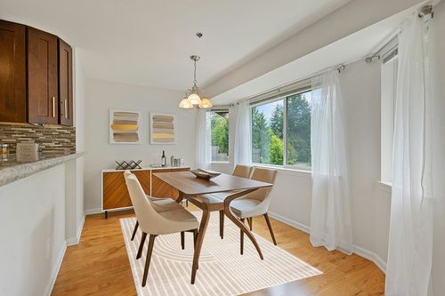 Abani Rugs Beige Arch Pattern Knot Modern Print Premium Area Rug - Contemporary No-Shed Neutral 5’3” x 7’6” (5'x8') Bedroom Rug in Modern White Dining Room with Wooden Accents