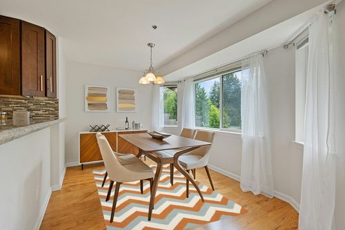 Safavieh 5' x 8' Dhurries Dhu640c Terracotta / Blue Rug in Modern White Dining Room with Wooden Accents