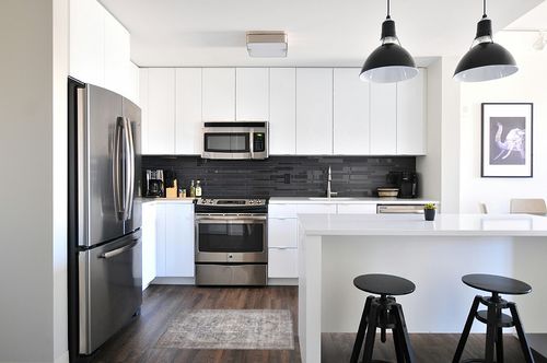 Brown 24 Traditional Wipe Clean Kitchen Area Rug in White and Black Modern Kitchen