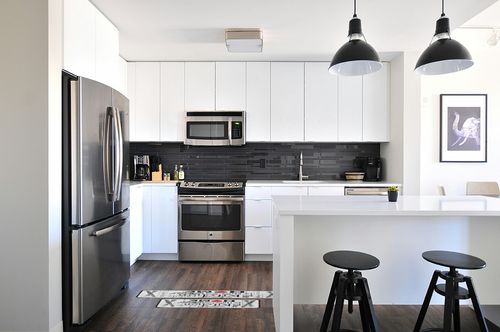 Sunopas Farmhouse Kitchen Rug 2 Pieces Set, Washable Non-Slip Kitchen Sink Rustic Decor Carpet, Home Water Absorb Microfiber Cushioned Kitchen Floor Standing Mats 17"x47"+17"x30" in White and Black Modern Kitchen