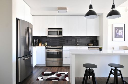 Rugshop Modern Circles Carpet Easy Maintenance for Home Office,Living Room,Bedroom,Kitchen Soft Area Rug 2' x 3' Burgundy in White and Black Modern Kitchen