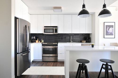 Geometric Shag Diamond High-Low Pile Textured Indoor Runner Rug in White and Black Modern Kitchen
