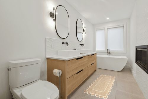 Gautam International Scallop Pattern Jute Bohemian Area Rug (2'x6', Off White) in Scandinavian Neutral bathroom