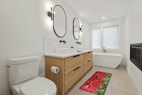 Absorbent Runner Rugs with Rubber Backing,Christmas Red Balls Non-Skid Kitchen Bath Rug Mat Floor Mat, Xmas Cute Baubles Soft Washable Carpet Doormat for Indoor Bathroom Laundry Doorway in Scandinavian Neutral bathroom