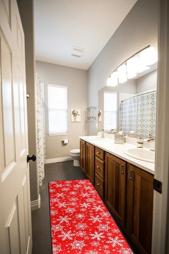 Winter Snowflake Red Runner Rugs for Hallway Kitchen, Christmas New Year Washable Area Rug Non-Shedding Kitchen Mat Entry Carpet for Living Dining Playroom Nursery Laundry Bedside in Wooden and Grey Bathroom