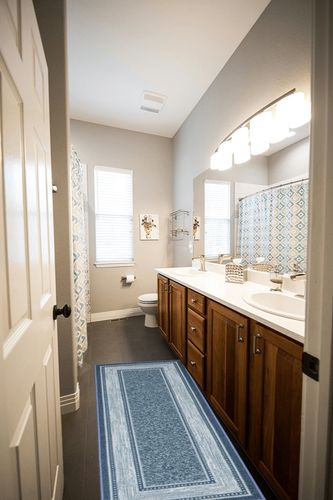 Machine Washable Bordered Design Non-Slip Rubberback 2x5 Traditional Runner Rug for Hallway, Kitchen, Bedroom, Entryway, 20" x 59", Blue in Wooden and Grey Bathroom