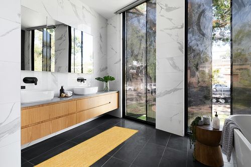Unique Loom Collection Casual Transitional Solid Heathered Indoor/Outdoor Flatweave Area Rug (2' x 6' 1" Runner, Corn Harvest Yellow) in Modern Black Tiled bathroom