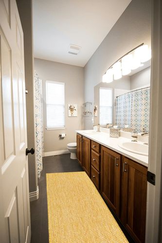 Unique Loom Collection Casual Transitional Solid Heathered Indoor/Outdoor Flatweave Area Rug (2' x 6' 1" Runner, Corn Harvest Yellow) in Wooden and Grey Bathroom