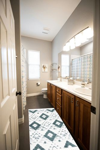SAFAVIEH Moroccan Tassel Shag Collection Area Rug - 9' x 12', Green & Ivory, Boho Design, Non-Shedding & Easy Care, 2-inch Thick Ideal for High Traffic Areas in Living Room, Bedroom (MTS688Y) in Wooden and Grey Bathroom