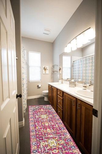 Brooklyn Geometric Medallion Bohemian Indoor Area-Rug in Wooden and Grey Bathroom