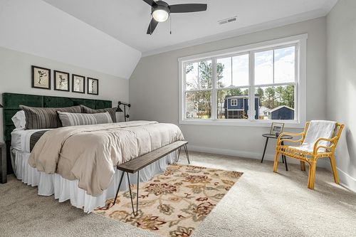 SUPERIOR Indoor Area Rug Perfect for Hallways, Entryway, Office, Living Room, Hardwood, Tile, Jute Backed, Modern Farmhouse Floral Decor, Jacobean Collection - 5ft x 8ft, Stone in Grey Traditional Bedroom with King Bed