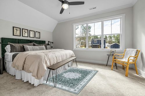 Zacoo Washable Rug 5x7 Area Rugs Boho Rug Vintage Area Rugs for Living Room Bedroom Dining Room Distressed Non Slip Rugs Carpet Non Shedding Oriental Rug, Green/White in Grey Traditional Bedroom with King Bed