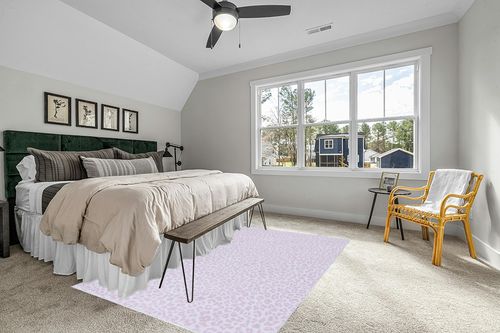 Safavieh Faux Hide Collection Area Rug - 6' x 9', Ivory & Pink, Leopard Rustic Design, Non-Shedding & Easy Care, Machine Washable Ideal for High Traffic Areas in Living Room, Bedroom (FAH505B) in Grey Traditional Bedroom with King Bed