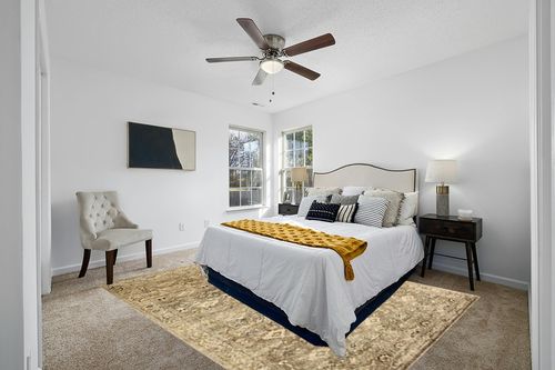 Loloi II Margot Collection MAT-04 Antique / Green 7'-6" x 9'-6", 3.8" Thick, Area Rug, feat.CloudPile, Soft, Durable, Printed, Medallion, Low Pile, Non-Shedding, Easy Clean, Living Room Rug in White and Yellow Modern Bedroom